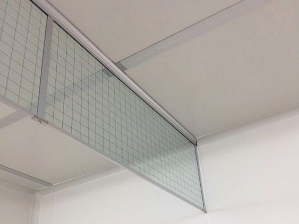 夹丝玻璃挡烟垂壁有什么特点？